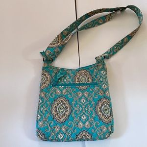 Quilted blue, white, brown
Vera Bradley blue paisley Crossbody Hipster purse.